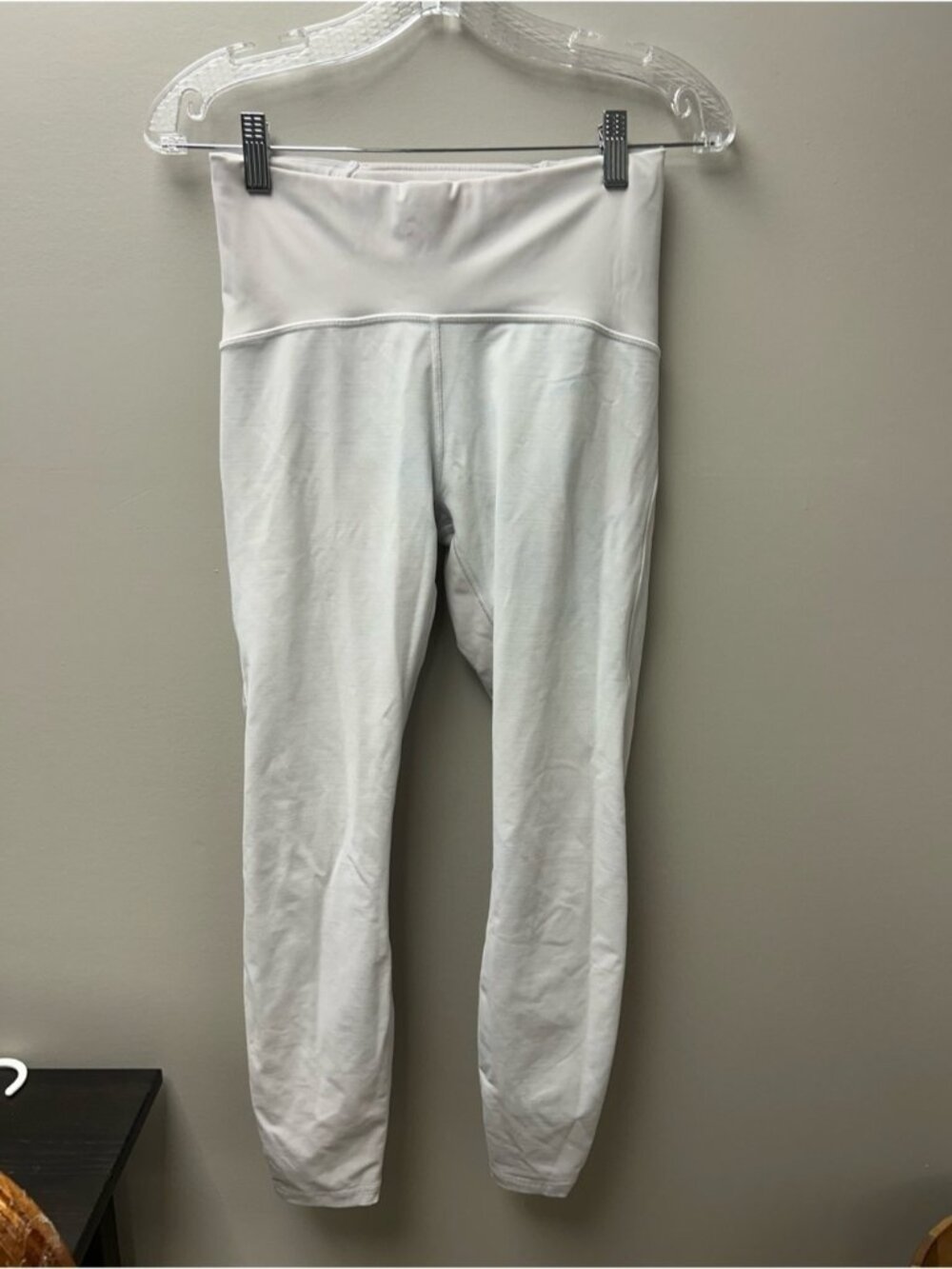 Lululemon Women’s White Double Lined w/ mesh Leggings